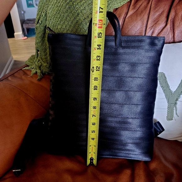 Babau Large Black Seatbeat Anti Theft Backpack with Interior Light - Picture 9 of 16